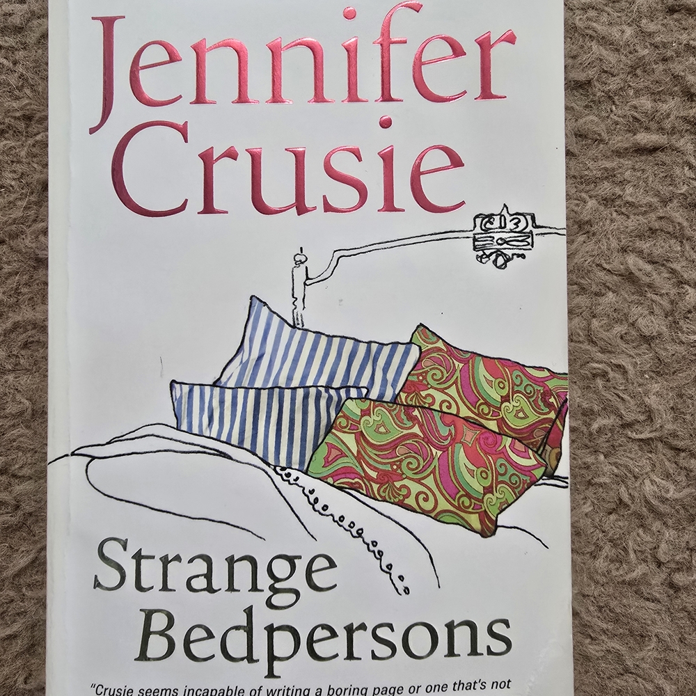 4/$15 Jennifer Crusie 'Strange Bedpersons' Book
